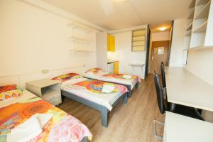 Postel nebo postele na pokoji v ubytování ŠD Portorož Hostel Korotan