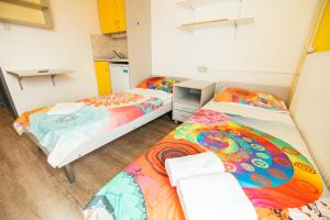 Postel nebo postele na pokoji v ubytování ŠD Portorož Hostel Korotan