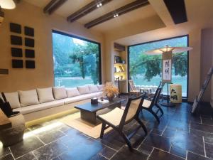 Posezení v ubytování Yangshuo Lutong Hotel