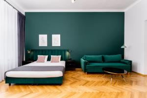 Łóżko lub łóżka w pokoju w obiekcie Wawel Boutique Residence - Krakow Old Town