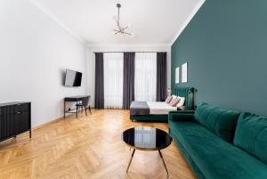 Telewizja i/lub zestaw kina domowego w obiekcie Wawel Boutique Residence - Krakow Old Town