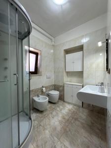 a bathroom with two sinks and a shower and a toilet at Dimora Signore Gallipoli lido in Gallipoli