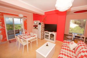 Μια τηλεόραση ή/και κέντρο ψυχαγωγίας στο Happy Holiday House