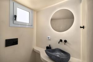 Vannituba majutusasutuses Eolithos Exclusive Suites