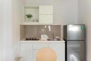 Кухня или кухненски бокс в Mono Coliving at BSD City