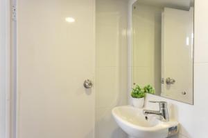 Баня в Mono Coliving at BSD City