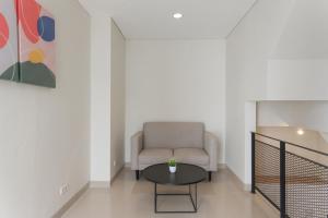 Кът за сядане в Mono Coliving at BSD City