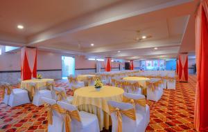 a banquet hall with tables and chairs in a room at Wingston A TreeHouse Hotel, Goverdhan in Govardhan