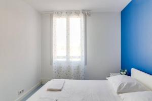 Posteľ alebo postele v izbe v ubytovaní L'Indigo - Les Maisons de Madeleine