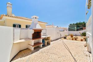 アルトゥーラにあるAlcaria Grand Houseの白い建物