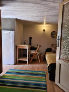 Gambar di galeri bagi Garden Room di Novi Sad +3 gambar