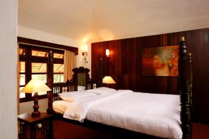 Postel nebo postele na pokoji v ubytování Spice Village Thekkady - A CGH Earth Experience