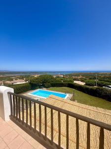 a balcony with a view of a swimming pool at Villa del Tramonto Piscina privata in Stintino