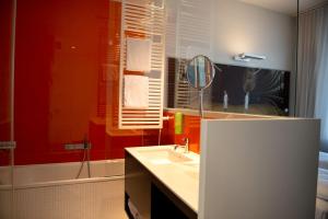 A bathroom at arte Hotel Linz