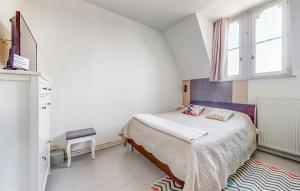 a small bedroom with a bed and a window at Stunning Home In Arques La Bataille Arq in Arques-la-Bataille