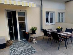 Patio lub wspólna przestrzeń na świeżym powietrzu w obiekcie Apartament Port