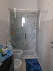 Bilik mandi di Casa Peonia