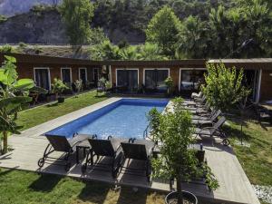 Bazén v ubytování Terra Garden Hotel nebo v jeho okolí
