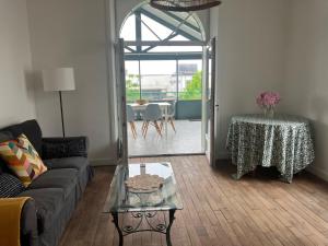 Gallery image of Maison avec Terrasse et véranda, plages à pied, à deux pas des commerces, du marché et du port - wifi et linge de lit inclus in Le Guilvinec