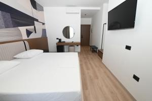 TV a/nebo společenská místnost v ubytování Monun Hotel