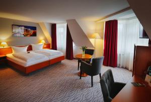 Postel nebo postele na pokoji v ubytování Hotel Kaiserhof + 15 fotografií