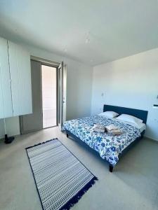 Ένα ή περισσότερα κρεβάτια σε δωμάτιο στο Aetheria Apartment with Private Pool +15 φωτογραφίες