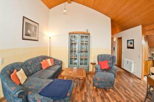a living room with a couch and two chairs at Ferienwohnung Promenadenweg Nesselwang 14-8 in Nesselwang