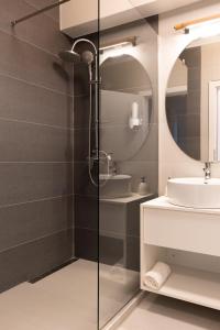 Bilik mandi di Tower Apartments +30 gambar