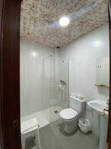 Łazienka w obiekcie Hotel Muñoz
