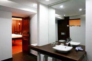 Koupelna v ubytování Spice Village Thekkady - A CGH Earth Experience