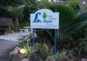 Zahrada ubytování La Digue Self-Catering Apartments