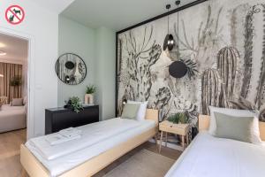 En eller flere senge i et værelse på Ambria Apartments Platan Complex