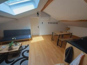 Μια τηλεόραση ή/και κέντρο ψυχαγωγίας στο Appartement chez l'habitant