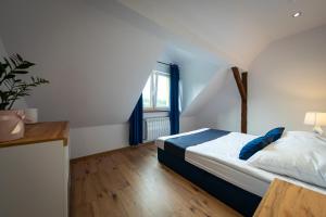Una cama o camas en una habitación de LEŚNE ZACISZE Wisła - Jacuzzi, Bacówka, Niesamowite Widoki
