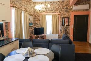 a living room with a blue couch and a table at Φιλόξενο Σπίτι in Nafplio