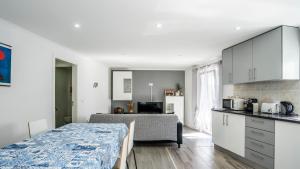 Η κουζίνα ή μικρή κουζίνα στο Alojamento Lazer +19 φωτογραφίες