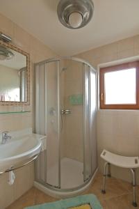 Un baño de Haus Panorama 15 fotos más