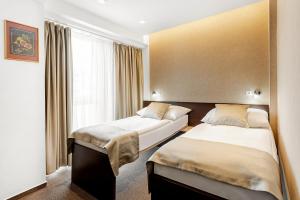 Postel nebo postele na pokoji v ubytování Hotel Šariš