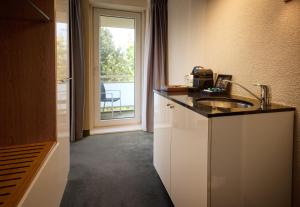 Köök või kööginurk majutusasutuses WestCord Hotel Schylge