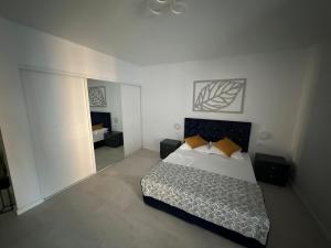 a bedroom with a bed and a room with a hallway at Studio Bianca in Eforie Nord