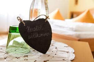 Letto o letti in una camera di Weinberghof Ilkerl-Luf