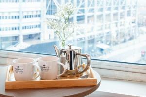 Příslušenství pro přípravu čaje a kávy v ubytování Sandman Signature Newcastle Hotel