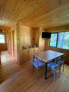 Kuchyň nebo kuchyňský kout v ubytování Lodge Punahue + 21 fotografií