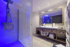 Baðherbergi á Hotel Alpina Wellness & Spa Resort
