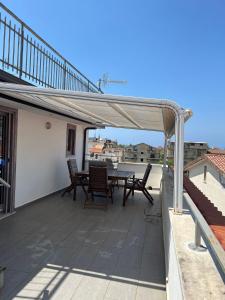 a patio with a table and chairs on a roof at DONNA MARIA ATTICO in Sapri