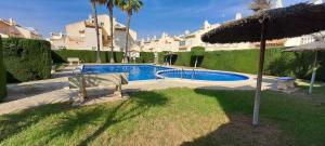 Basen w obiekcie Casa Clare, Cabo Roig lub w pobliżu