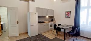 Deak Ferenc apartman - RESTY 6720 Szeged, Deák Ferenc utca 20 1 em. 7 ajtó kép - 3