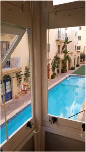 Bazén v ubytování Gozo Ghajnsielem Apartment with large pool nebo v jeho okolí