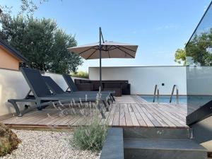 Πισίνα στο ή κοντά στο Villa Monte R+Luxury