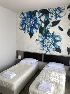 A bed or beds in a room at Albergo Leon D'Oro